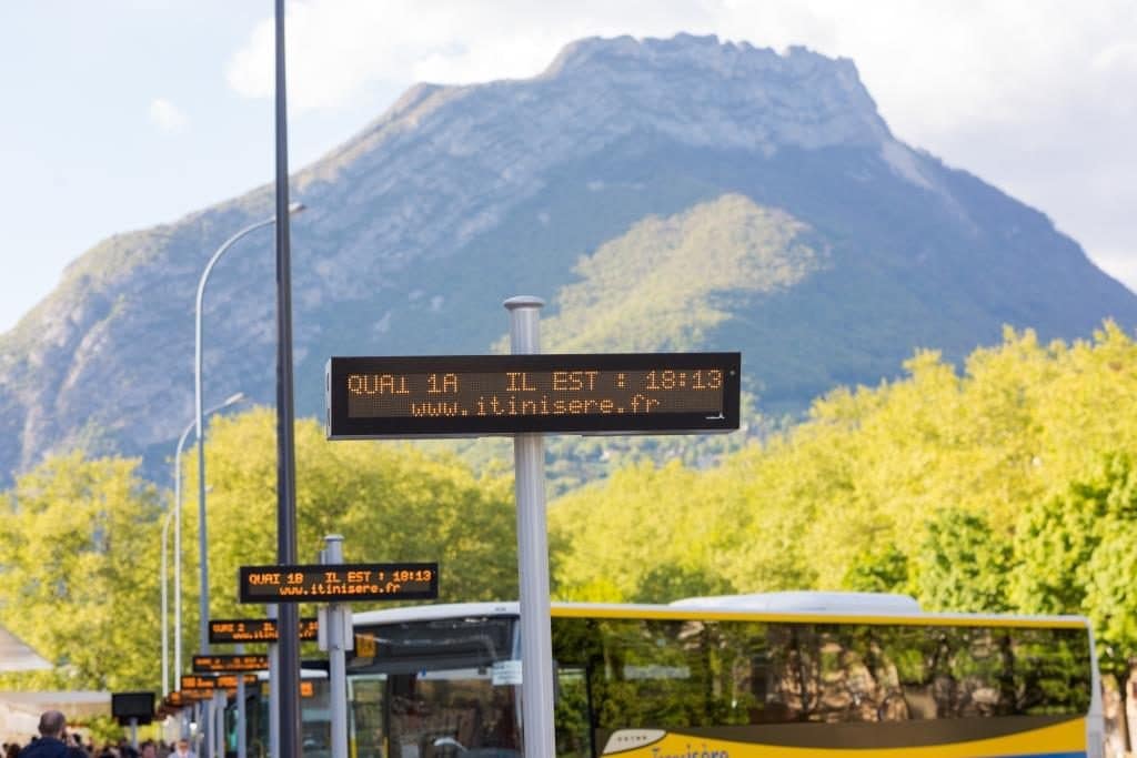 Lumiplan_AfficheursQuai_GareGrenoble