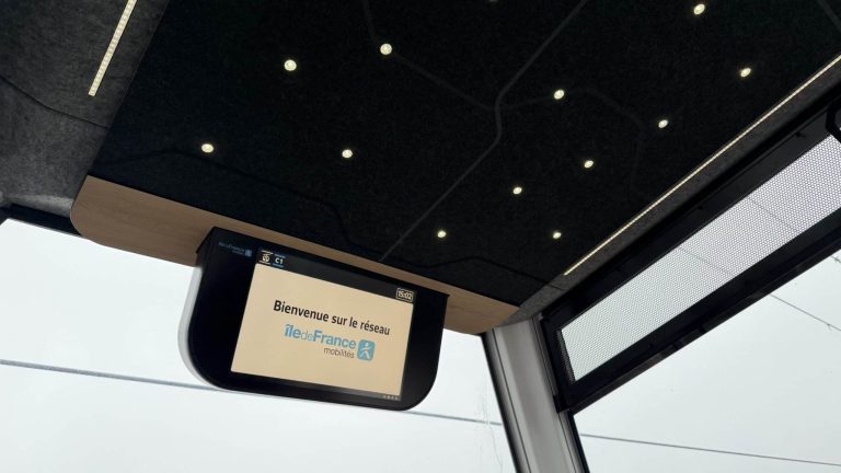 EcranInformationVoyageurs_CableC1_Lumiplan